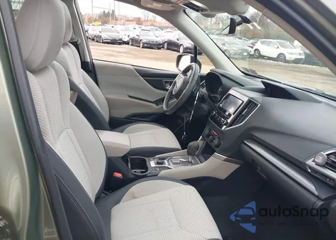 2021 Subaru Forester Premium z USA, uszkodzony, nr VIN JF2SKAFC0MH418125